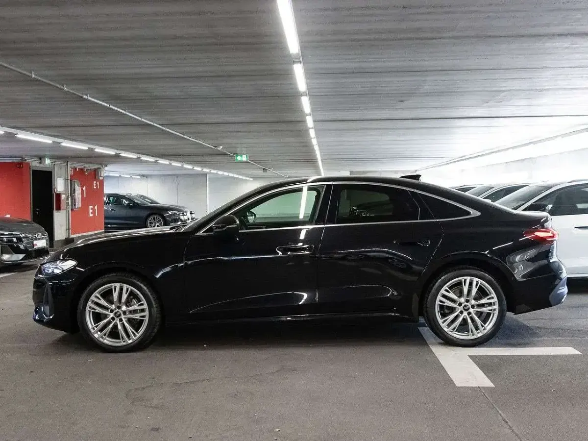 Gebraucht Audi A5 Sport 204 PS (150 kW) 2025 Mythosschwarz metallic Limousine