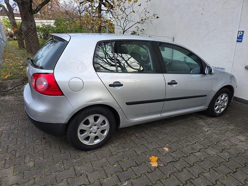 Silber Gebraucht 2004 VW Golf V Kleinwagen | 2.850 € (Fairer Preis) - Bild 1/4