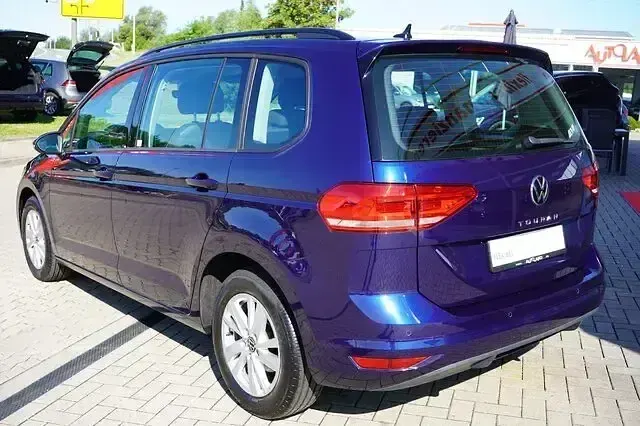 Gebraucht VW Touran Comfortline 122 PS (89 kW) 2023 Blau Van / Kleinbus
