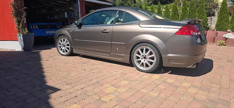 Beige Gebraucht 2007 Ford Focus Cabriolet Cabrio | 3.299 € (Etwas zu teuer) - Bild 1/4