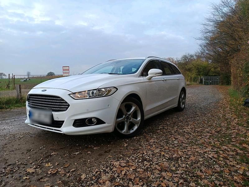 Weiß Gebraucht 2015 Ford Mondeo Kombi | 8.990 € (Teuer) - Bild 1/4