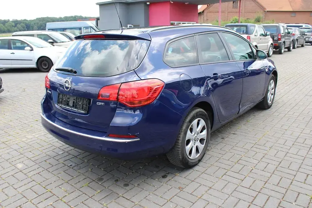 Gebraucht Opel Astra Selection 110 PS (80 kW) 2014 Blau Kombi