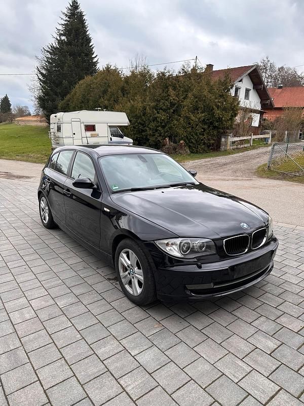 Gebraucht BMW 118 143 PS (105 kW) 2009 Schwarz Kleinwagen