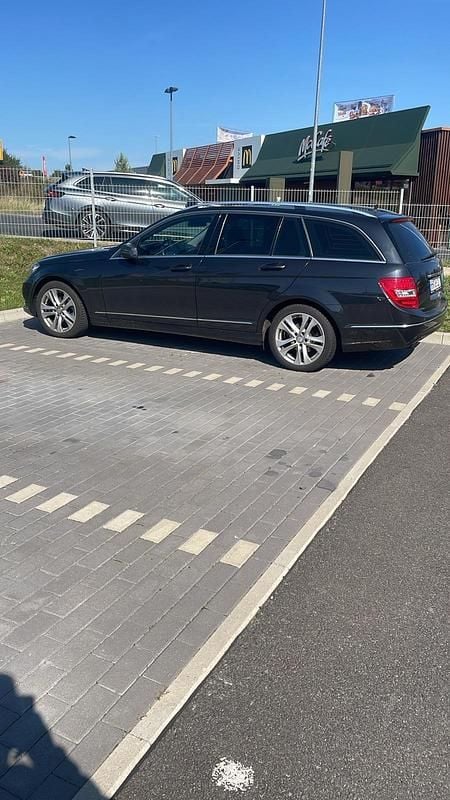 Schwarz Gebraucht 2011 Mercedes C180 Kombi | 5.000 € - Bild 1/4