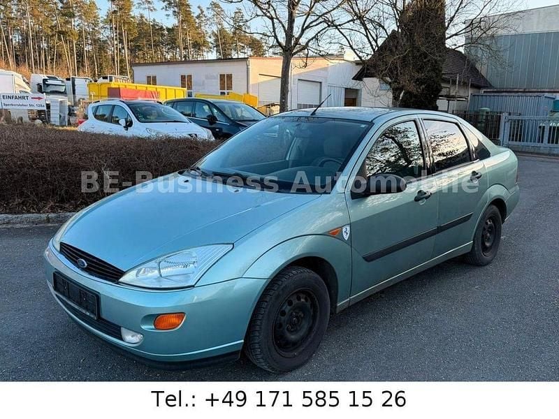 Blau Gebraucht 2000 Ford Focus Ghia Limousine | 999 € (Guter Preis) - Bild 1/4
