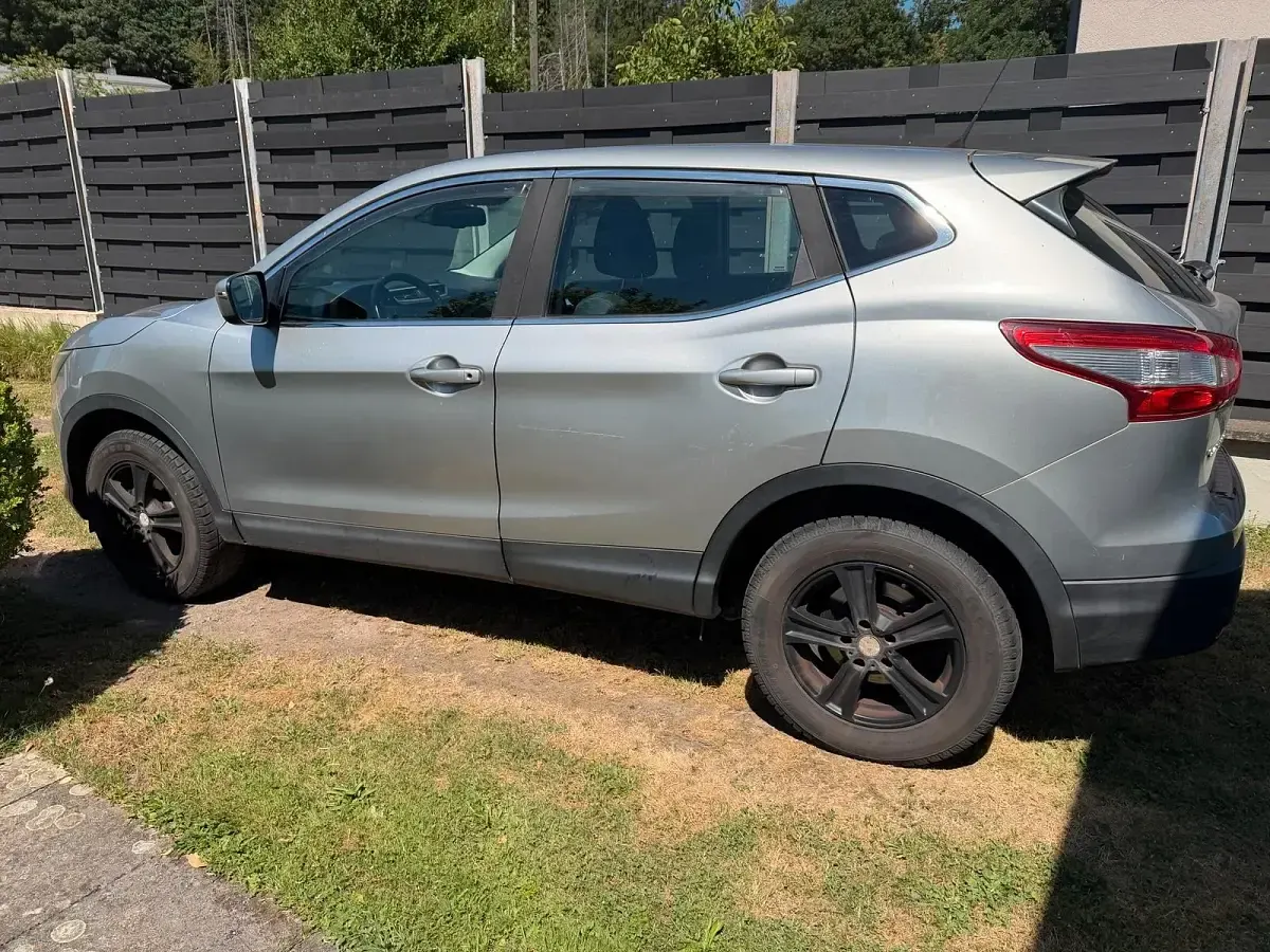 Gebraucht Nissan Qashqai 116 PS (85 kW) 2015 Silber SUV