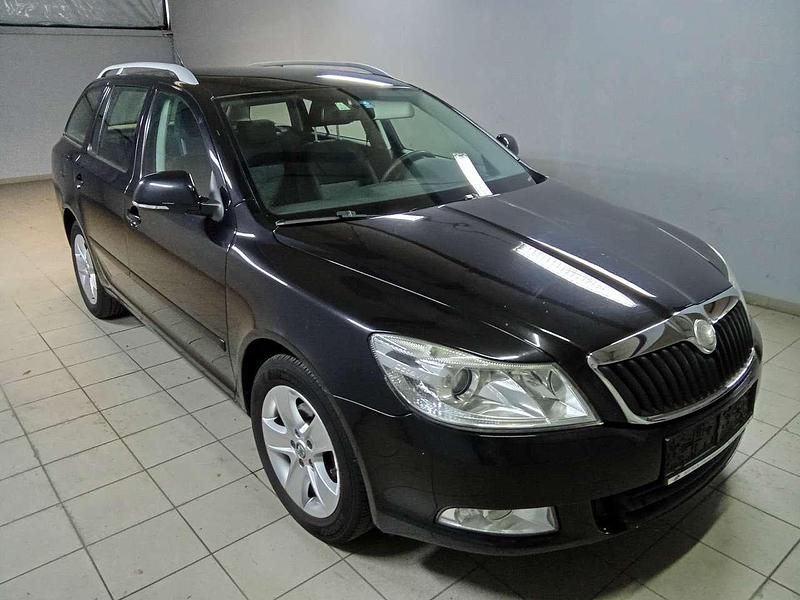 Gebraucht Skoda Octavia Ambiente 80 PS (58 kW) 2010 Schwarz Kombi