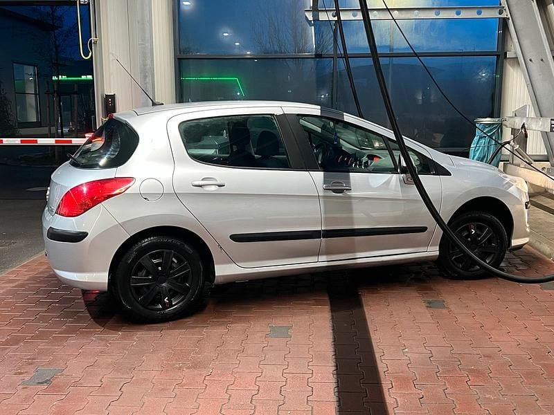 Silber Gebraucht 2009 Peugeot 308 Limousine | 2.999 € (Fairer Preis) - Bild 1/4