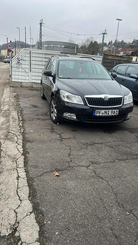 Schwarz Gebraucht 2013 Skoda Octavia Kombi | 6.500 € (Superpreis) - Bild 1/4