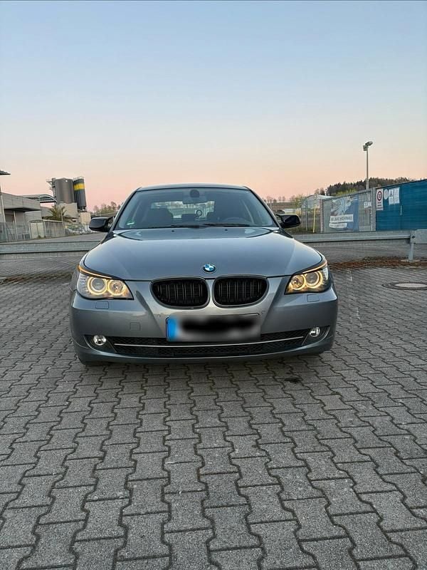 Gebraucht BMW 520 177 PS (130 kW) 2009 Silber Limousine