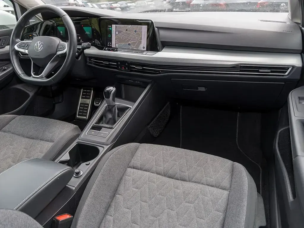 Gebraucht VW Golf VIII Move 150 PS (110 kW) 2023 Weiß Limousine