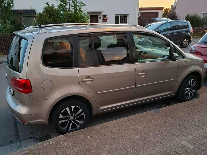 Beige Gebraucht 2013 VW Touran Match Van / Kleinbus | 9.100 € (Fairer Preis) - Bild 1/4