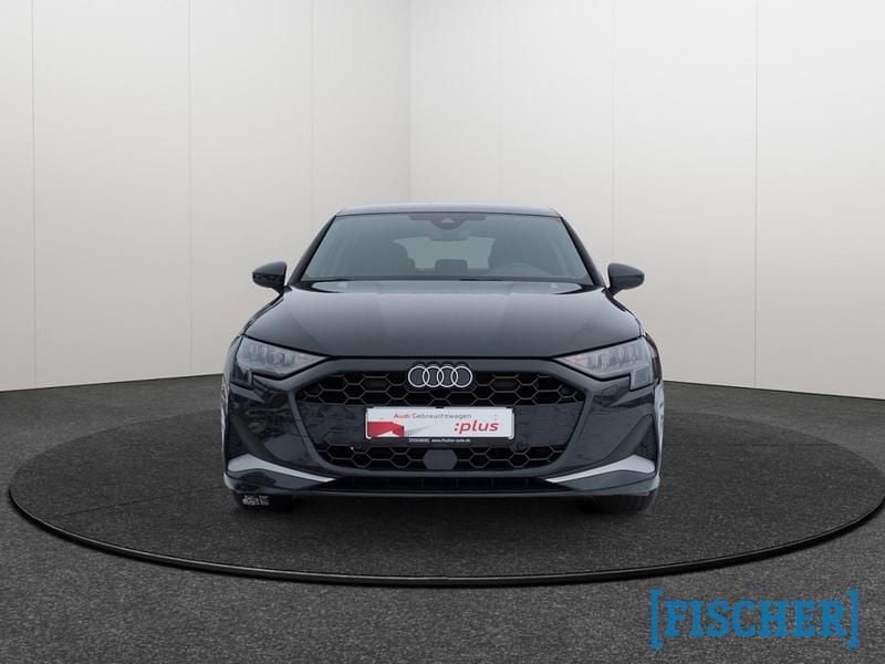 Käytetty Audi A3 Advanced Plus 150 HP (110 kW) 2025 Harmaa Sedan