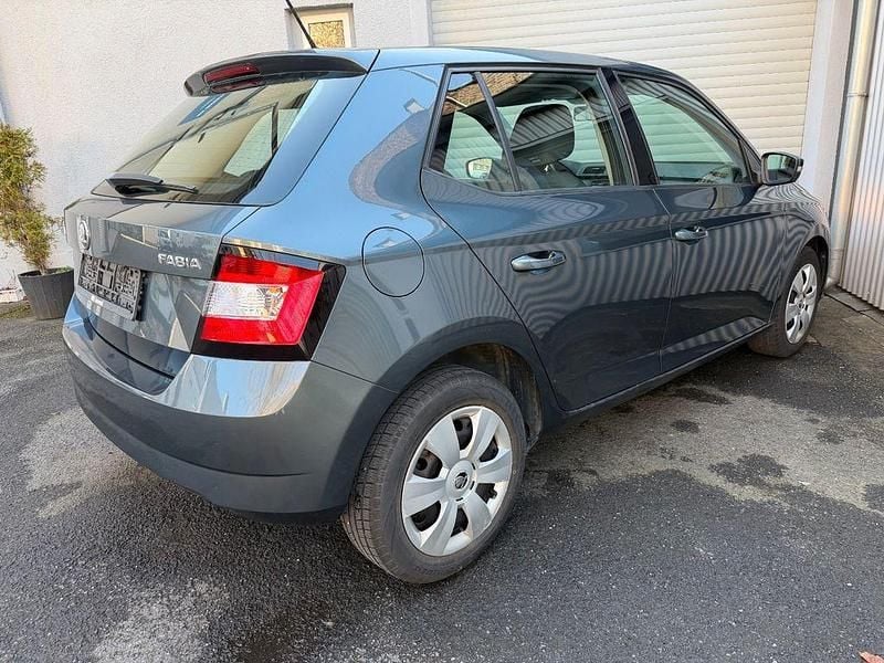 Gebraucht Skoda Fabia Ambition 90 PS (66 kW) 2015 Grau Limousine