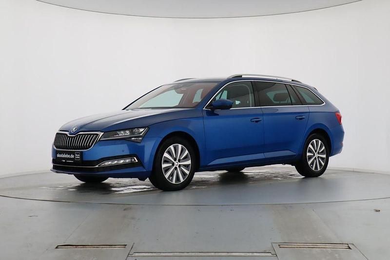 Raceblau metallic Gebraucht 2022 Skoda Superb Style Kombi | 21.889 € (Guter Preis) - Bild 1/4