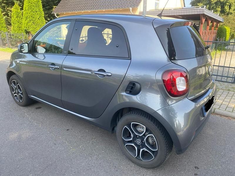 Usado Smart ForFour 71 HP (52 kW) 2019 Cinzento Citadino
