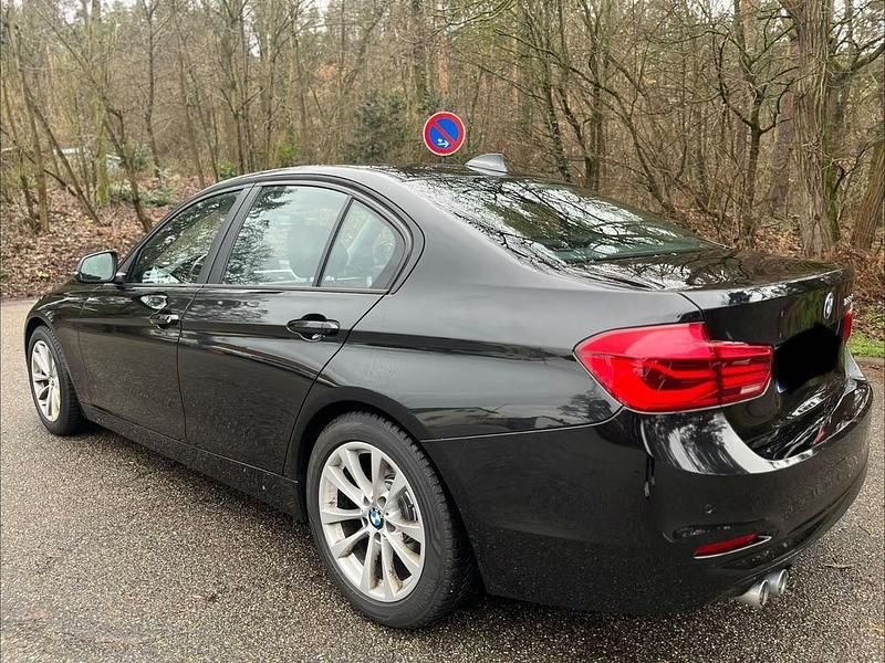 Gebraucht BMW 320 163 PS (119 kW) 2018 Schwarz Limousine