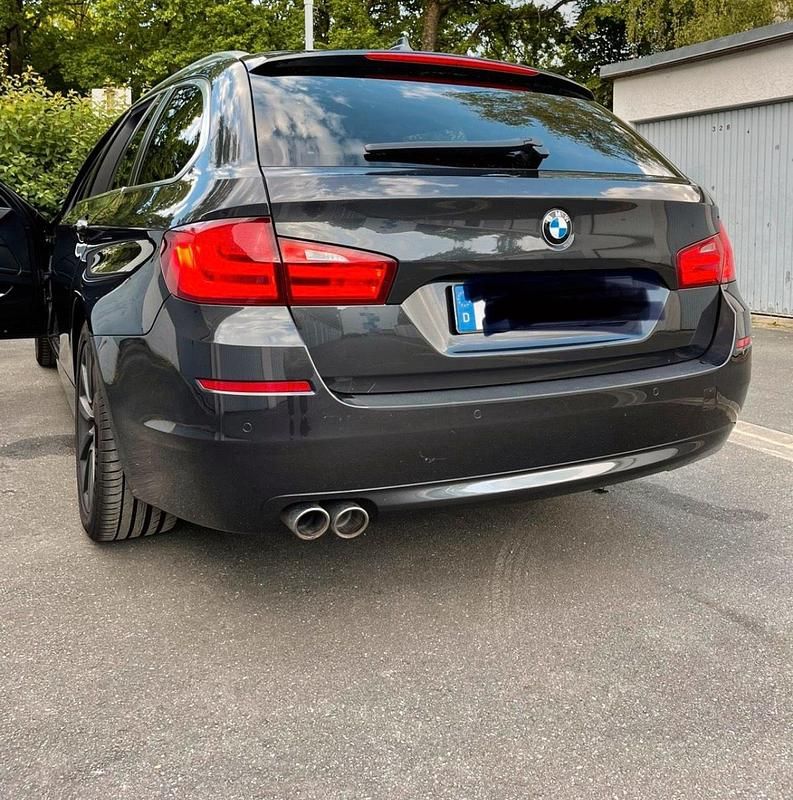 Gebraucht BMW 520 184 PS (135 kW) 2012 Schwarz Kombi