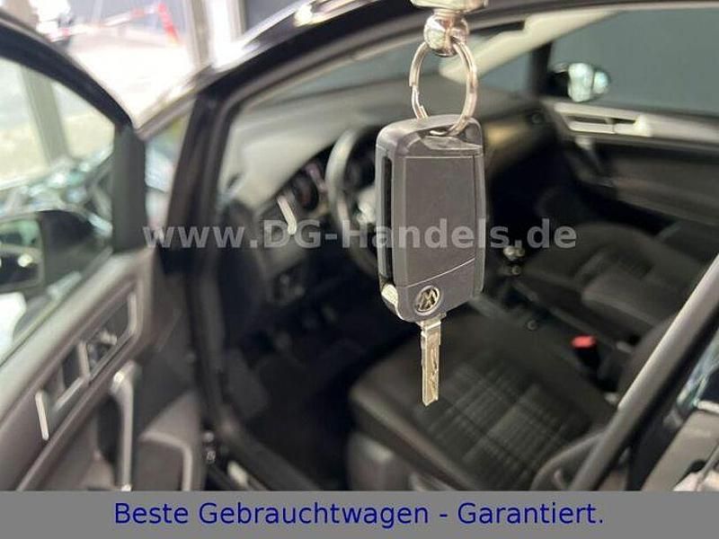 Schwarz Gebraucht 2015 VW Golf VII Limousine | 10.990 € (Guter Preis) - Bild 1/4