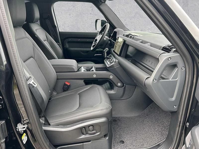 Gebraucht Land Rover Defender SE Dynamic 304 PS (223 kW) 2025 Santorini black SUV