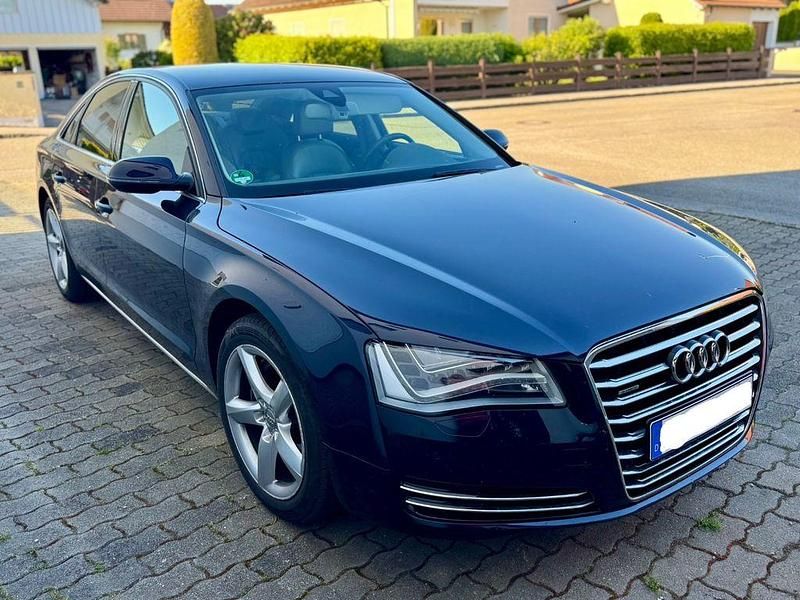 Gebraucht Audi A8 Ambiente 250 PS (183 kW) 2011 Blau Limousine