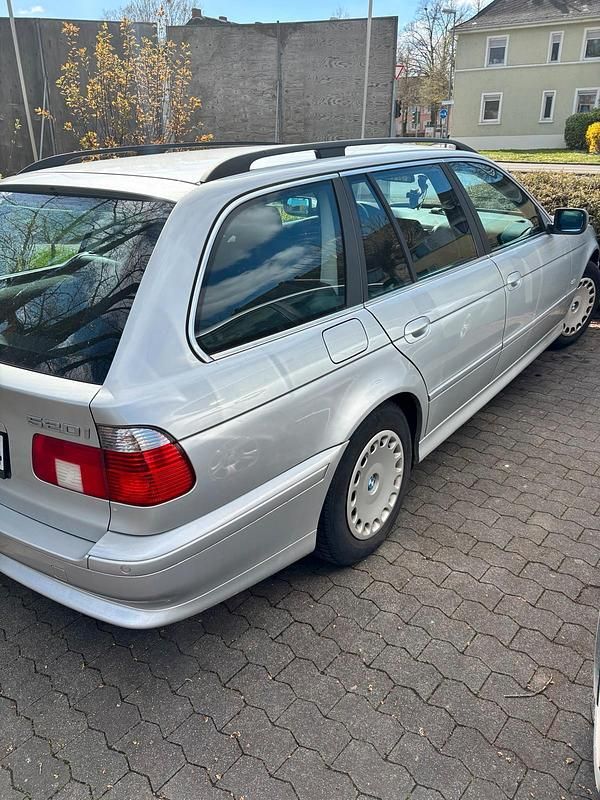 Gebraucht BMW 520 170 PS (125 kW) 2001 Silber Kombi
