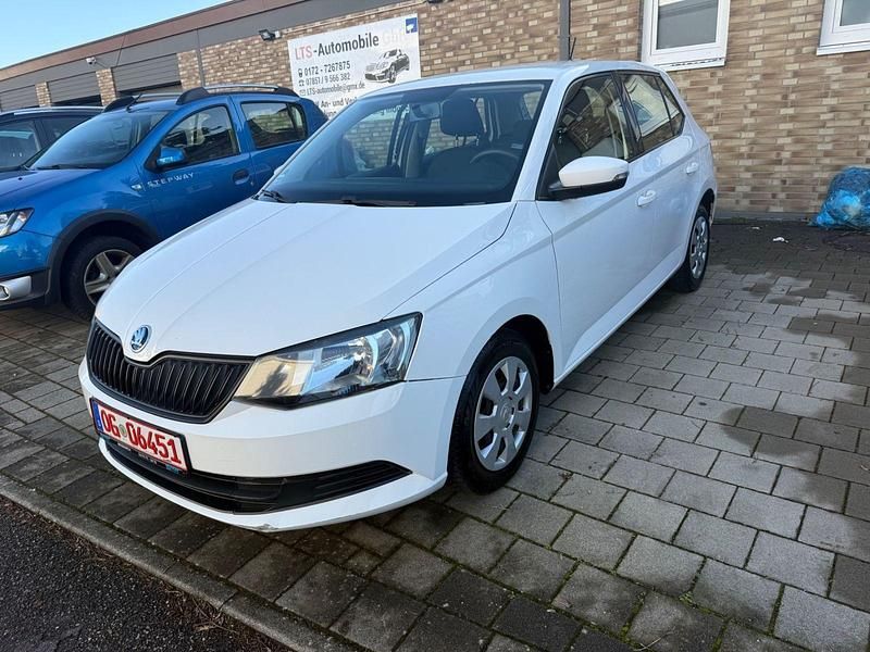 Weiß Gebraucht 2016 Skoda Fabia Active Kleinwagen | 4.490 € (Guter Preis) - Bild 1/4