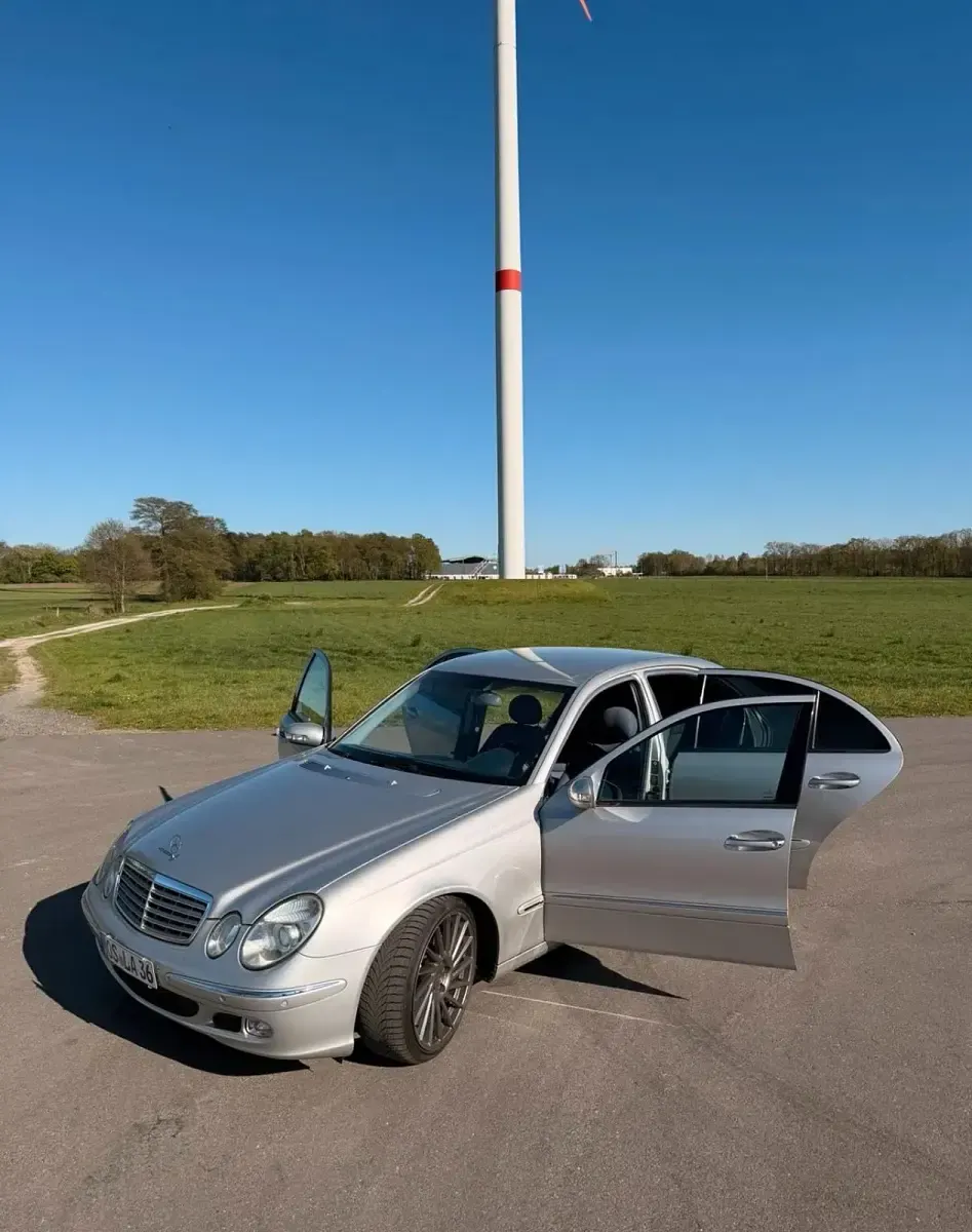 Second-hand Mercedes E200 163 CP (119 kW) 2003 Argintiu Berlinǎ