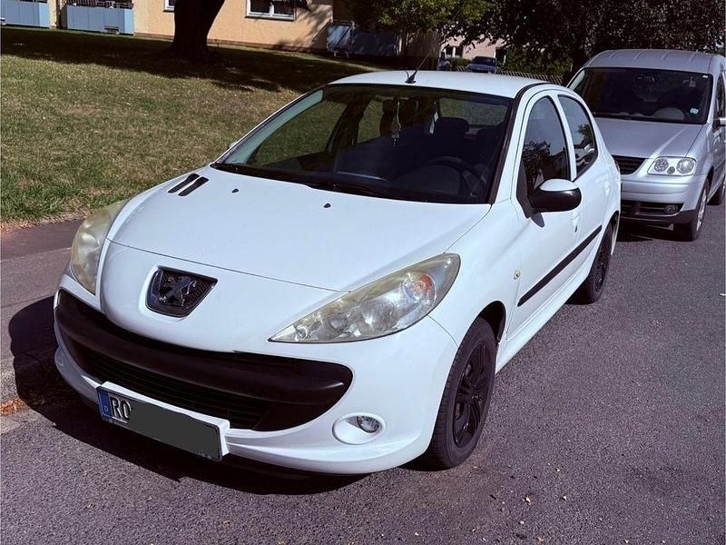 Weiß Gebraucht 2009 Peugeot 206+ Kleinwagen | 2.800 € (Fairer Preis) - Bild 1/4