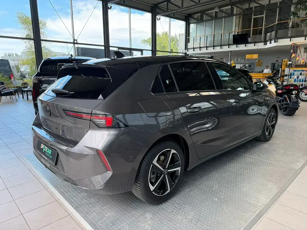 Gebraucht Opel Astra 131 PS (96 kW) 2025 Vulkan grau (metallic) Limousine