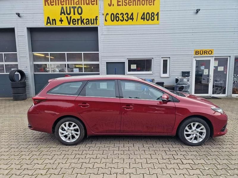 Ruby flare Gebraucht 2017 Toyota Auris Comfort Kombi | 9.999 € (Guter Preis) - Bild 1/4