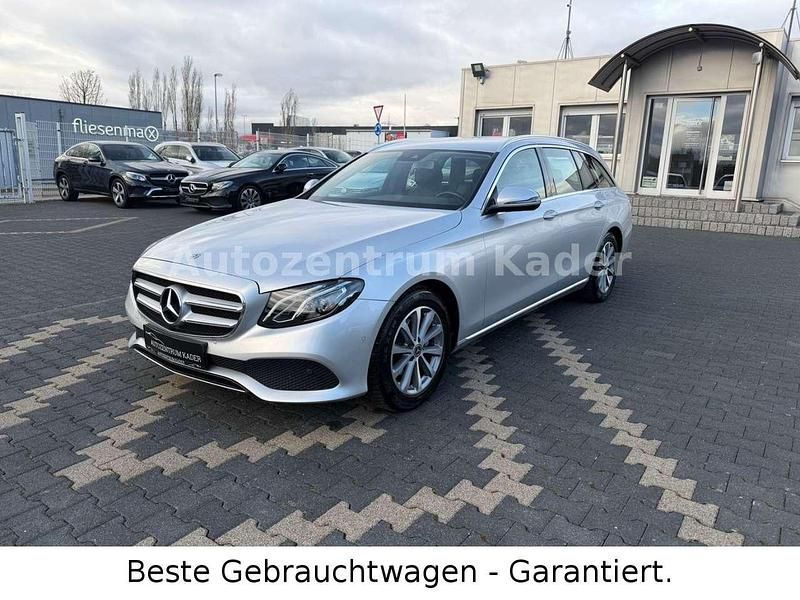 Gebraucht Mercedes E220 Avantgarde 194 PS (142 kW) 2017 Iridiumsilber Kombi