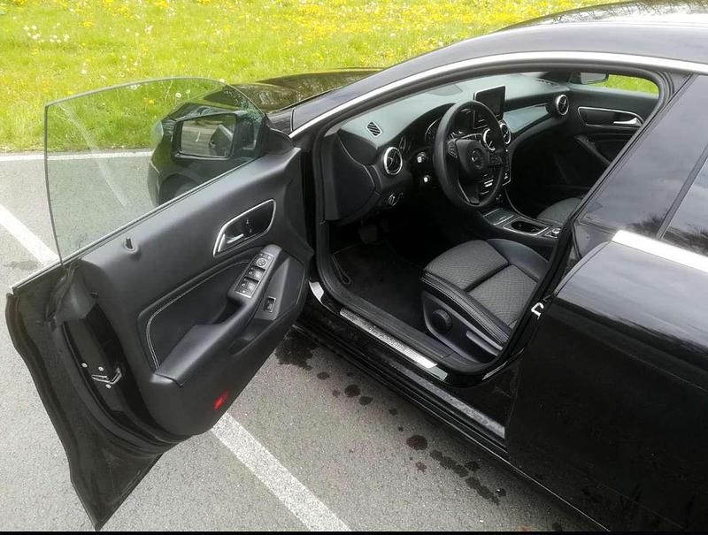 Gebraucht Mercedes CLA180 109 PS (80 kW) 2017 Schwarz Limousine
