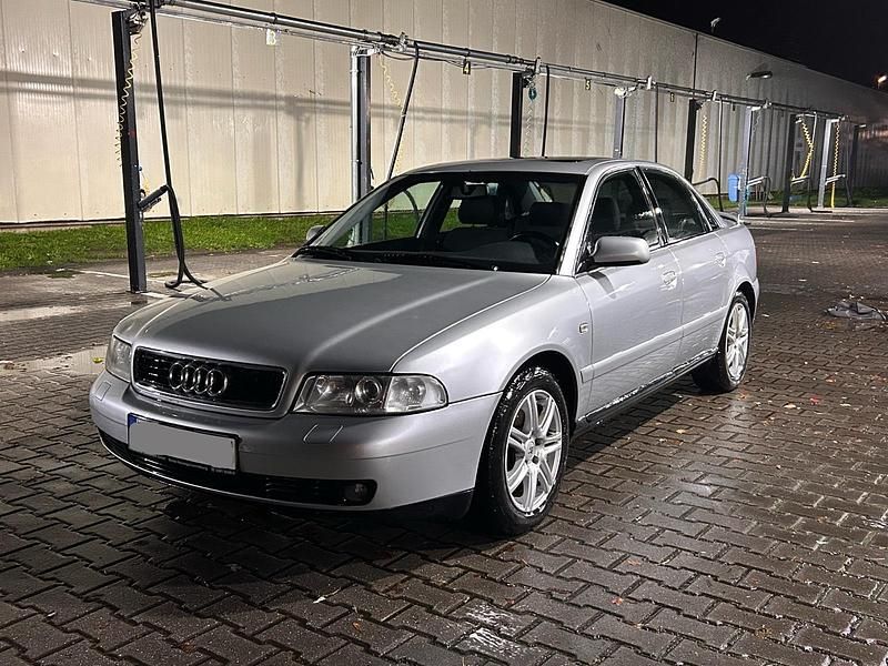 Silber Gebraucht 2000 Audi A4 Limousine | 999 € (Superpreis) - Bild 1/4
