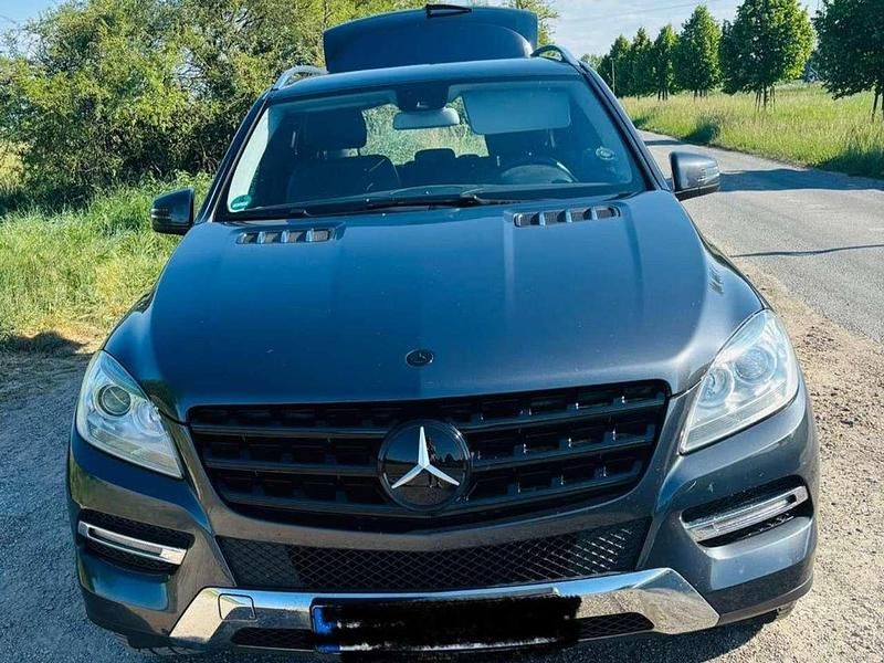 Grau Gebraucht 2013 Mercedes ML350 SUV | 15.500 € (Superpreis) - Bild 1/4