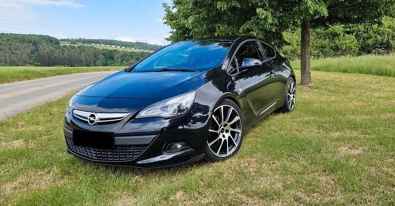 Schwarz Gebraucht 2012 Opel Astra GTC Limousine | 4.850 € (Guter Preis) - Bild 1/4