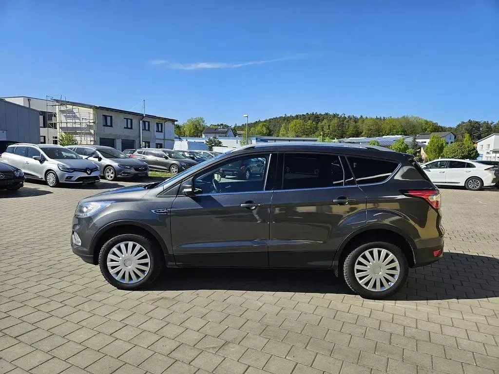 Gebraucht Ford Kuga 150 PS (110 kW) 2019 Grau SUV