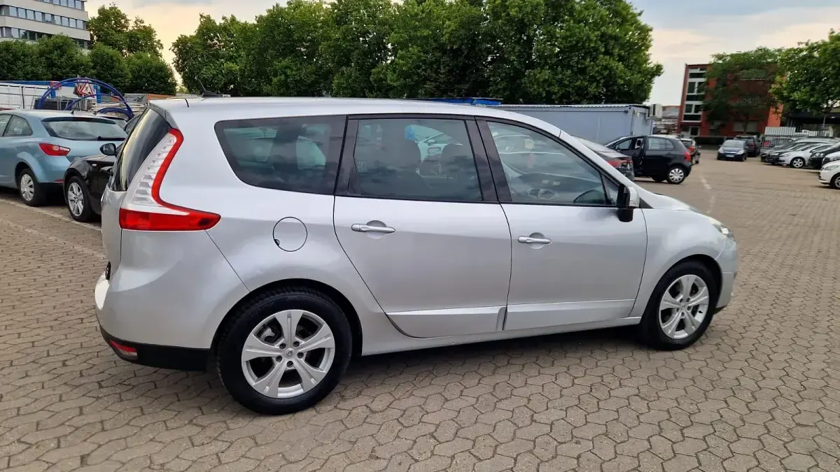 Gebraucht Renault Grand Scénic III 110 PS (80 kW) 2011 Silber Van / Kleinbus