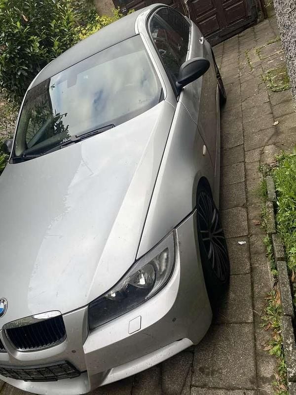 Gebraucht BMW 318 122 PS (89 kW) 2007 Grau Limousine