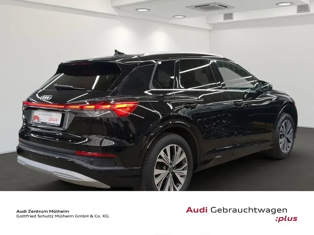 Second-hand Audi Q4 e-tron Advanced 150 kW (204 CP) 2023 Negru SUV