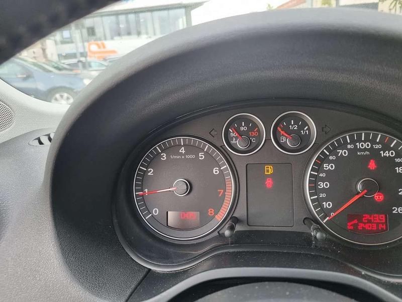 Gebraucht Audi A3 Attraction 102 PS (75 kW) 2005 Schwarz Limousine