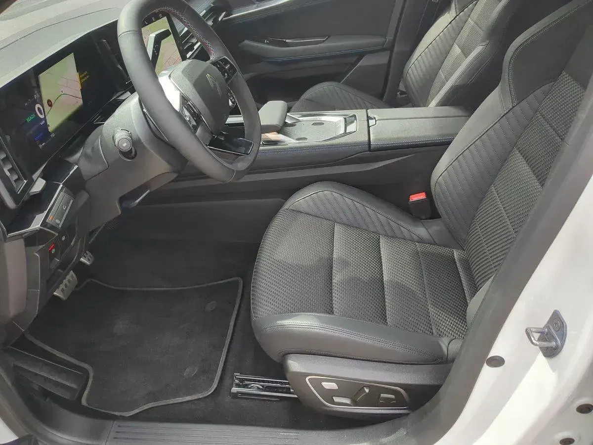 Gebraucht Renault Austral Esprit Alpine 200 PS (147 kW) 2025 Perlmuttweiß + blackpearlsch SUV