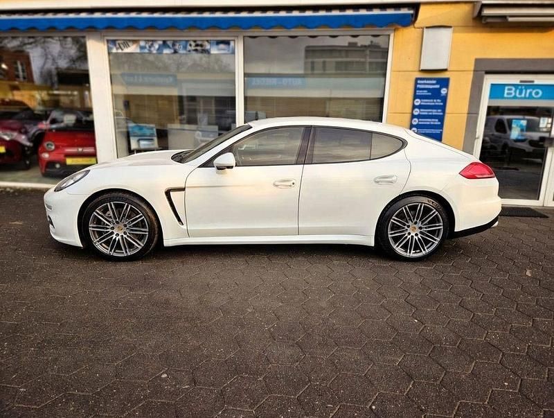 Gebraucht Porsche Panamera 300 PS (220 kW) 2015 Weiß Kleinwagen