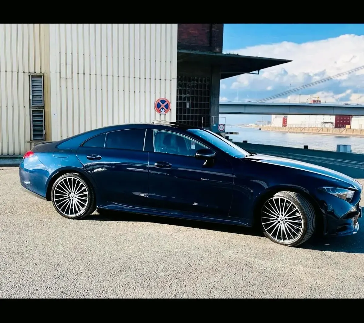 Gebraucht Mercedes CLS300 AMG line 245 PS (180 kW) 2019 Blau Coupé