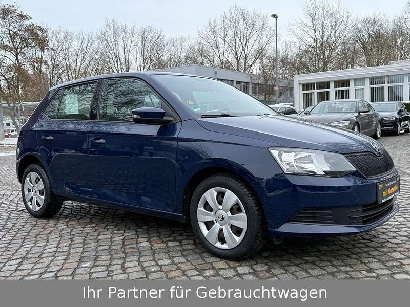 Blau Gebraucht 2016 Skoda Fabia Active Limousine | 6.990 € (Fairer Preis) - Bild 1/4