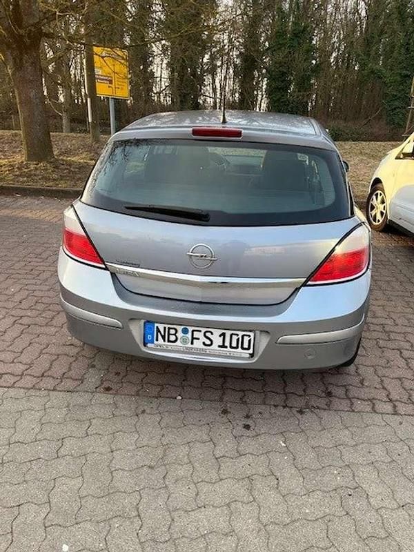 Gebraucht Opel Astra 90 PS (66 kW) 2005 Silber Limousine