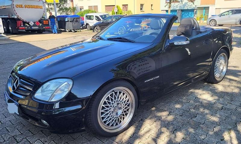 Schwarz Gebraucht 2003 Mercedes SLK200 Cabrio | 15.500 € - Bild 1/4