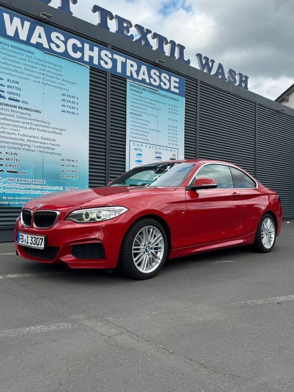 Rot Gebraucht 2016 BMW 218 M Sport Coupé | 16.900 € (Teuer) - Bild 1/4