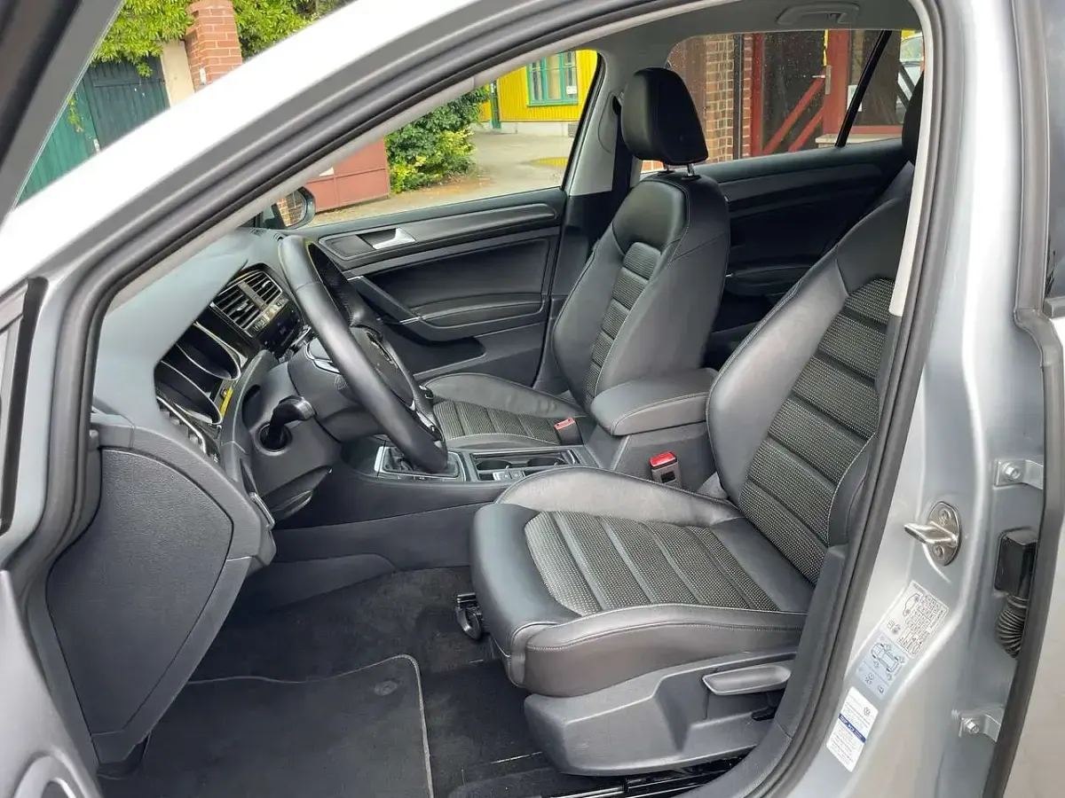 Gebraucht VW Golf VII 86 PS (63 kW) 2018 Reflexsilber metallic Limousine