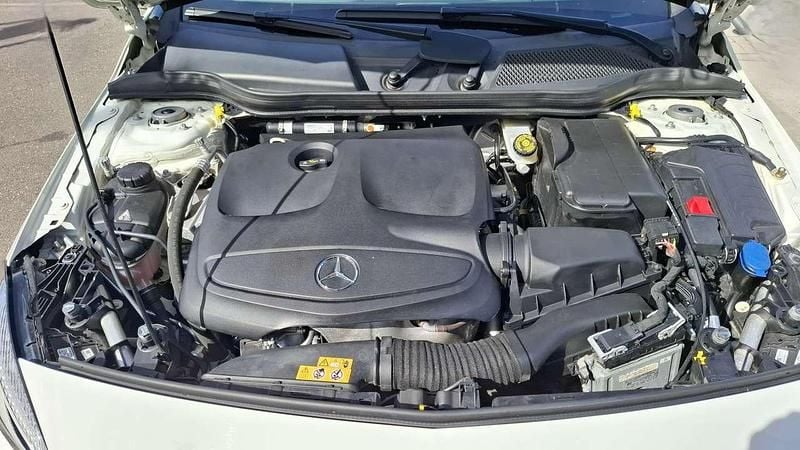 Gebraucht Mercedes A180 AMG line 122 PS (89 kW) 2018 Weiß Limousine